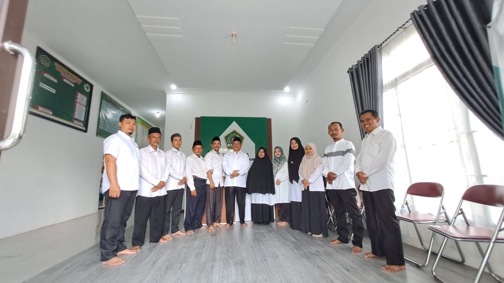 KUA SINGKUT TERIMA TIM MONITORING KEARSIPAN & TATA-PERSURATAN DARI KEMEMAG SAROLANGUN