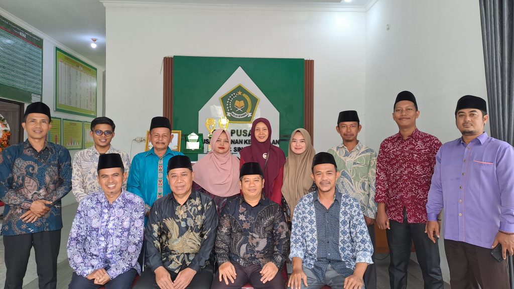 Kasi Bimas Islam Abdullahim Melakukan Monev (NR) Nikah Rujuk ‘Dorong Ketertiban Berkas Nikah Rujuk Di KUA Singkut