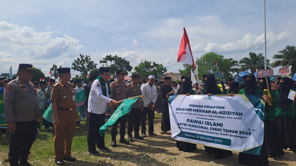 Pawai Santri Meriahkan Rangkaian Peringatan HSN di Sarolangun Singkut Kakan.Kemenag Sarolangun Melepas Pawai Santri