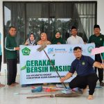 Penyuluh Agama Islam (PAI), Penghulu Dan Staf KUA Singkut Lakukan Gerakan Bersih Masjid